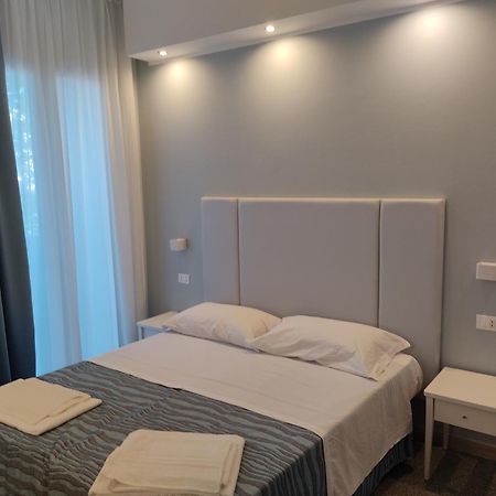 Hotel Caravel Park Римини Экстерьер фото