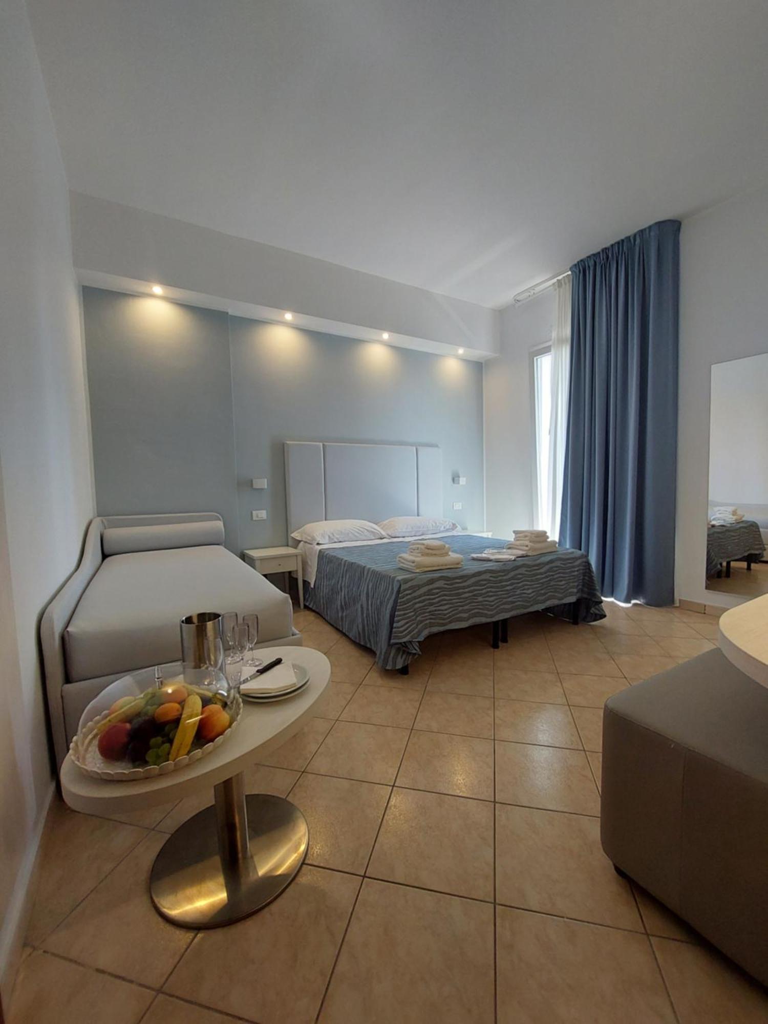Hotel Caravel Park Римини Экстерьер фото