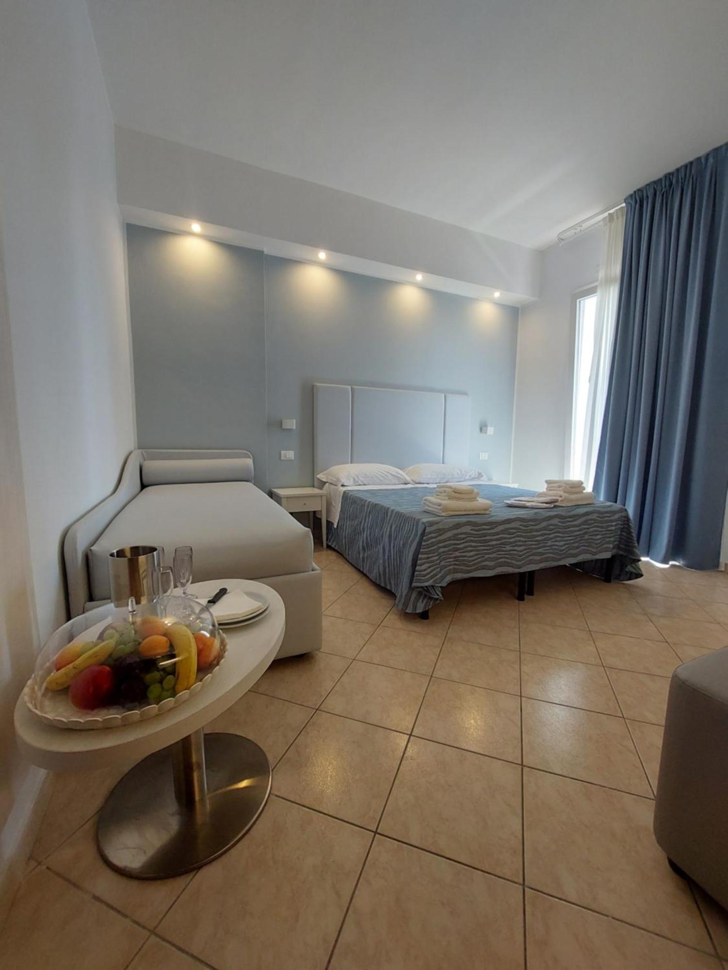 Hotel Caravel Park Римини Экстерьер фото