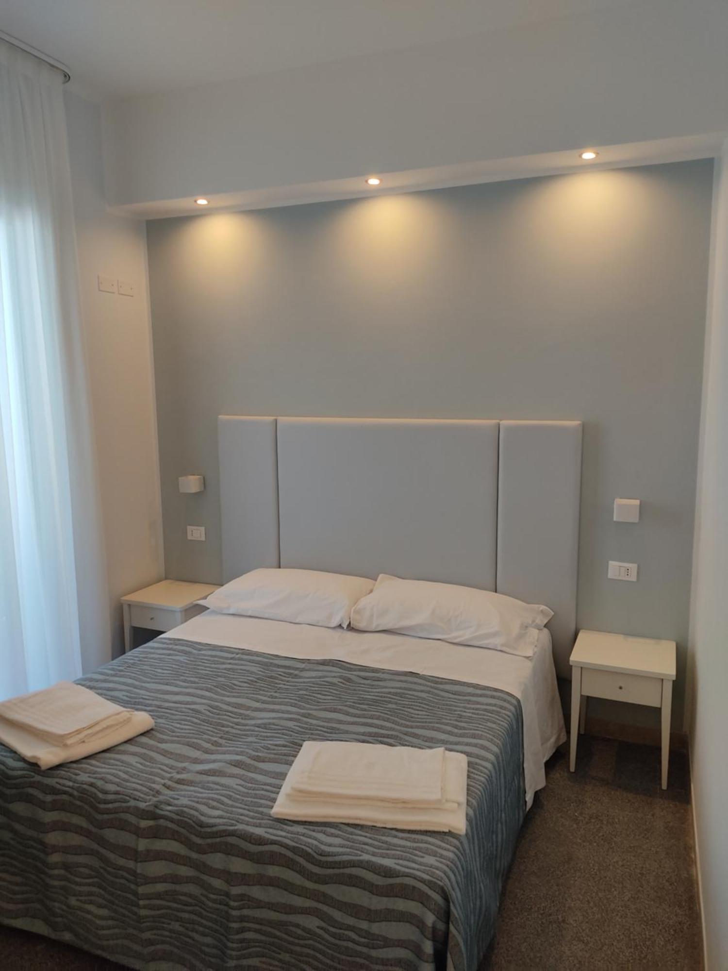 Hotel Caravel Park Римини Экстерьер фото