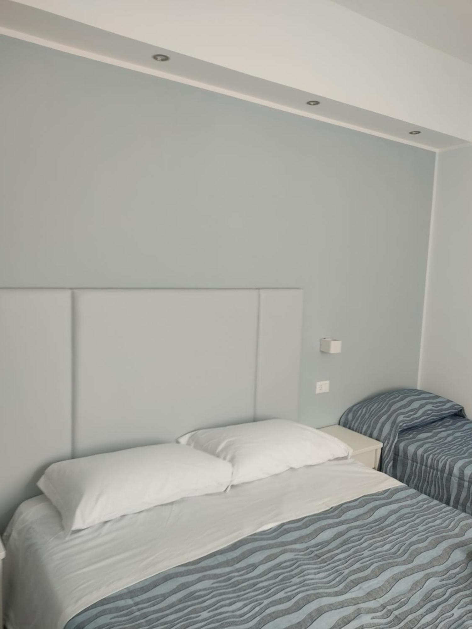 Hotel Caravel Park Римини Экстерьер фото