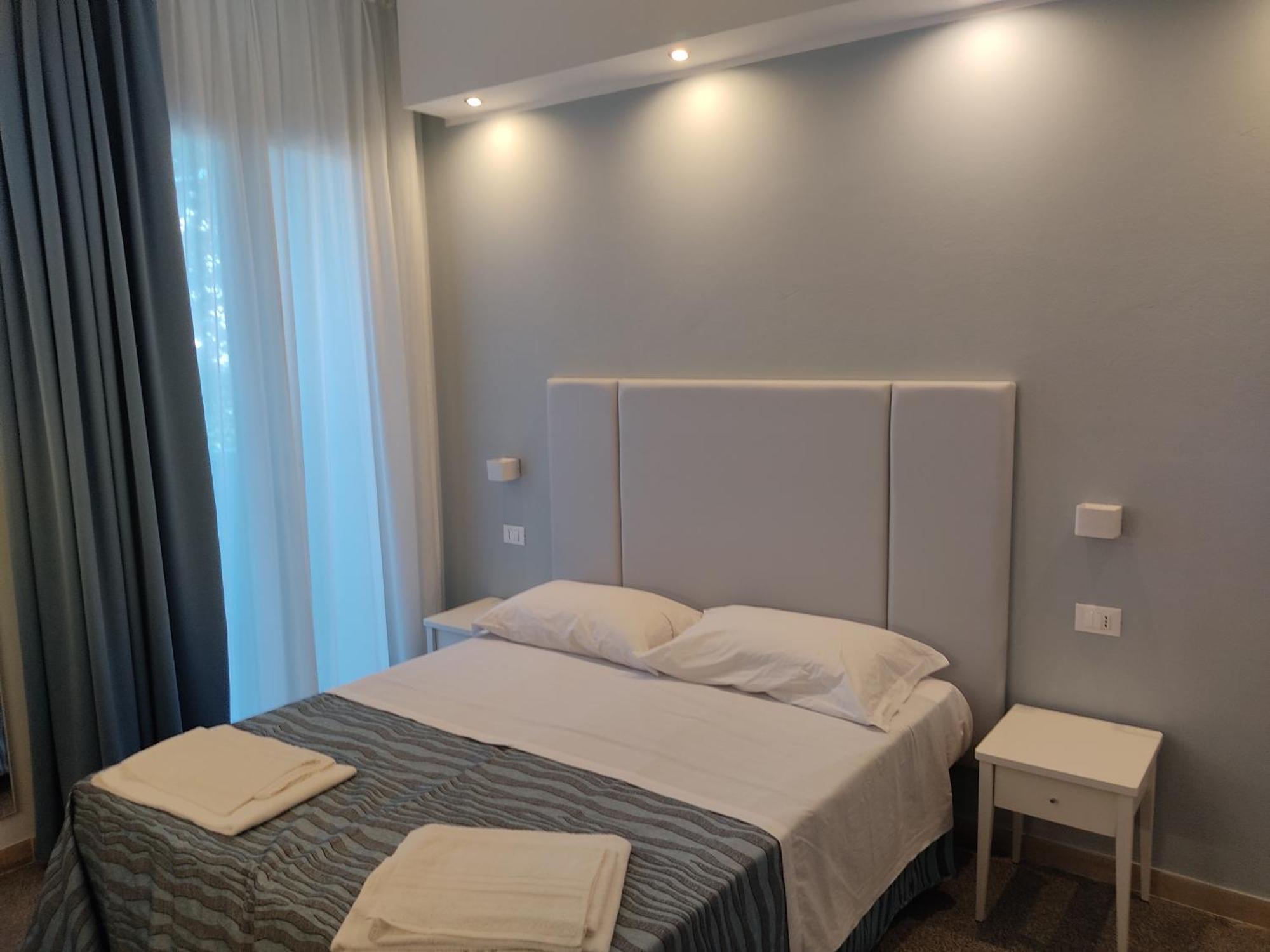 Hotel Caravel Park Римини Экстерьер фото