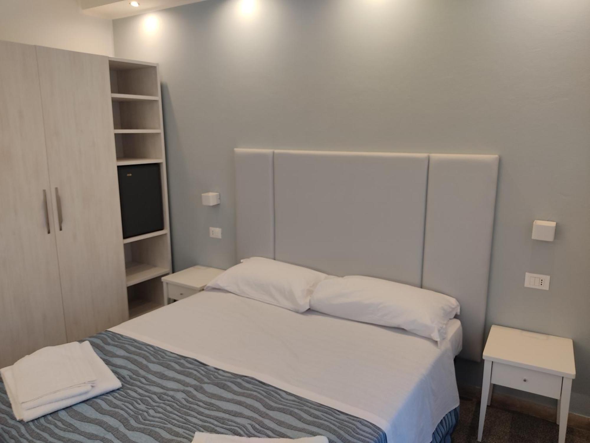 Hotel Caravel Park Римини Экстерьер фото